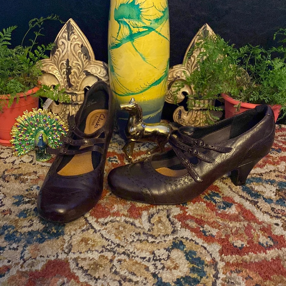 Leather Clark’s Artisan Mary Jane heels